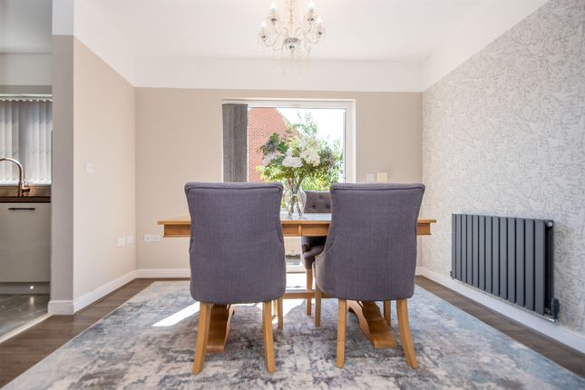 12, Oakwood Close, Kettering photo 4