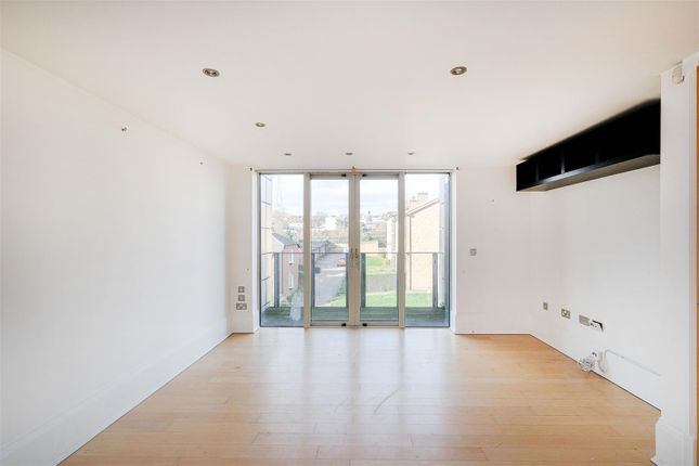 Flat for sale in Lower Queens Road, Buckhurst Hill