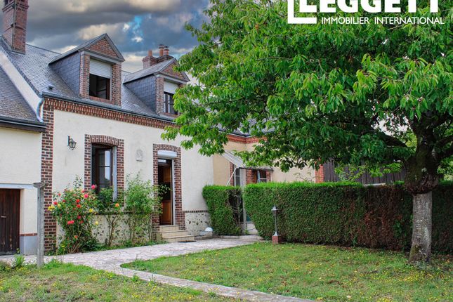 Thumbnail Villa for sale in Cloyes-Sur-Le-Loir, Eure-Et-Loir, Centre-Val De Loire