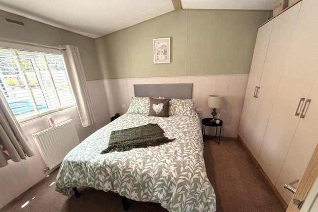 Holiday Home, Bespoke ABI Summer Breeze, Station Road, Clapham photo 4