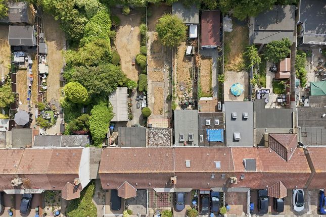 51, Pembroke Avenue, Enfield photo 3