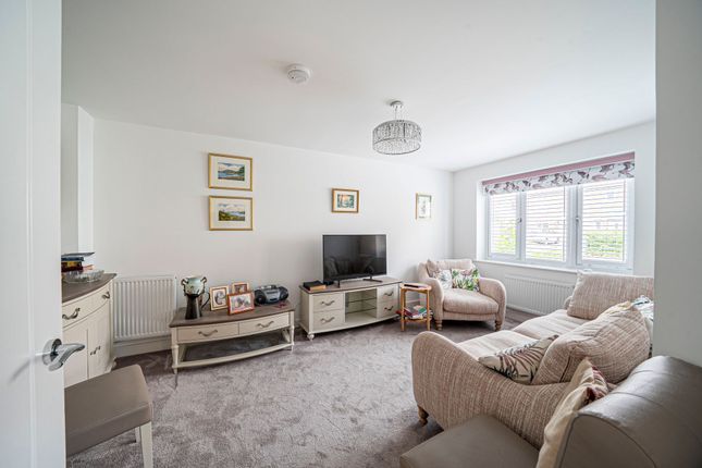 5 Davidge Way, Andover photo 2
