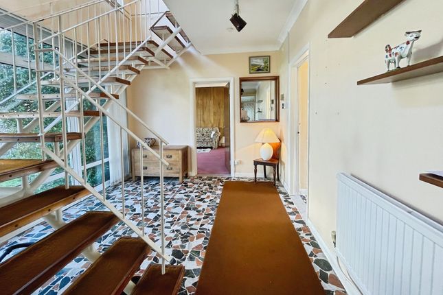 6 Maes Rhedyn, Port Talbot photo 3