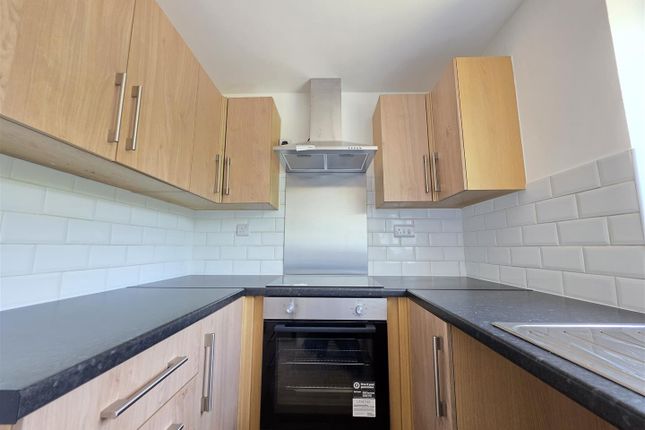 177, Gurney Close, Barking photo 4