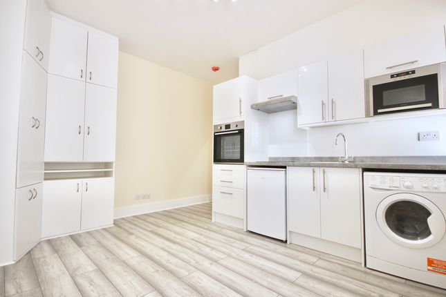 Flat to rent in Station Road, Barnet