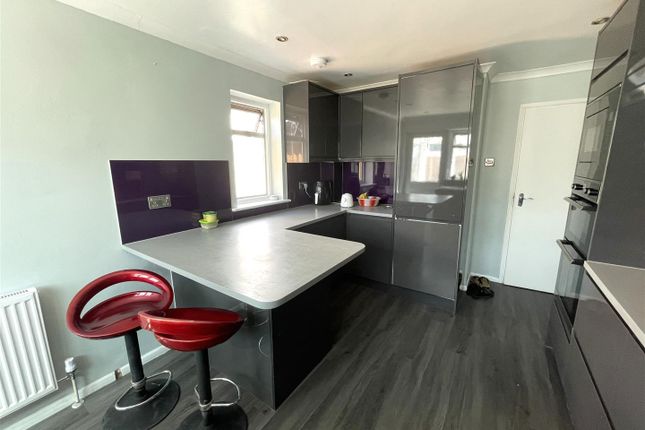 29, Oakcroft Gardens, Littlehampton photo 5