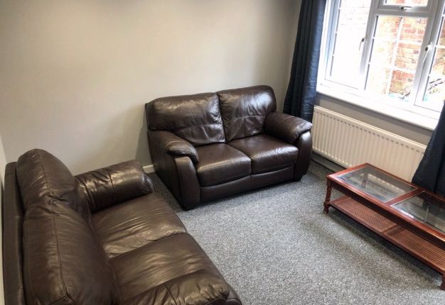 9, Whitby Drive, Reading photo 5