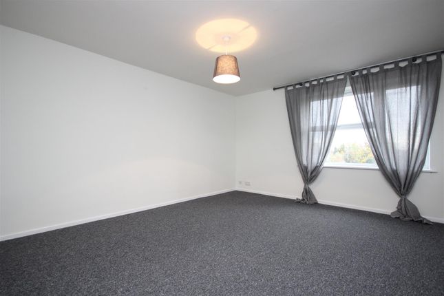 Thumbnail Flat to rent in Chelsea Close, Harlesden