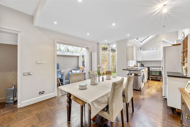 6, Strachan Place, Wimbledon photo 2