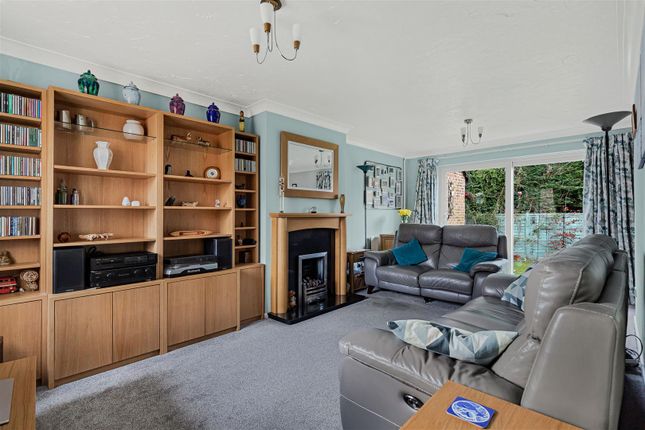 46, Churchfields Drive, Steeple Bumpstead photo 4