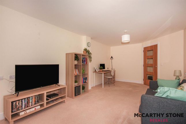 Flat for sale in Southbank Road, Kenilworth