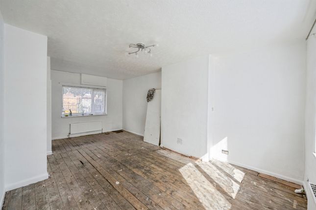 24, Emerson Avenue, Doncaster photo 4