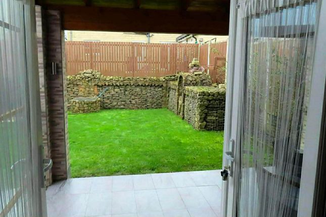 15, Mill Race Lane, Bradford photo 3