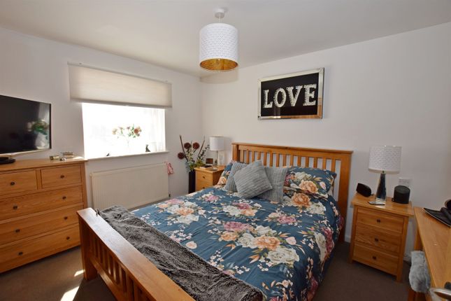 82, Essex Road, Bognor Regis photo 4