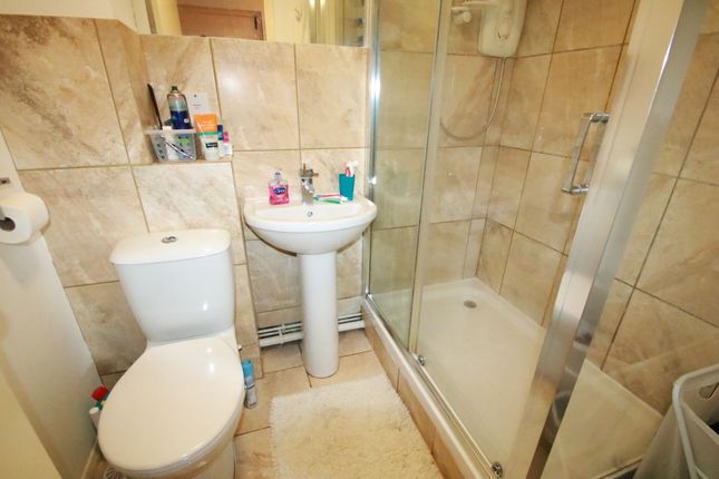 28, Fairbairn Close, Purley photo 3