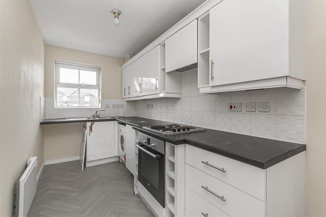 34, Sunningdale Court, Bolton photo 2