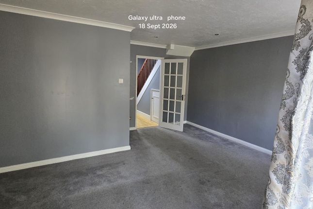 68 Cumberland Avenue, Guildford photo 4