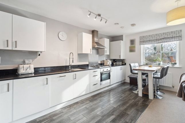 16 Coleman Court,, Portland Crescent, Buckinghamshire photo 4