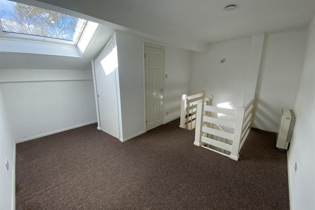 Flat to rent in Salem Place, Northfleet, Gravesend