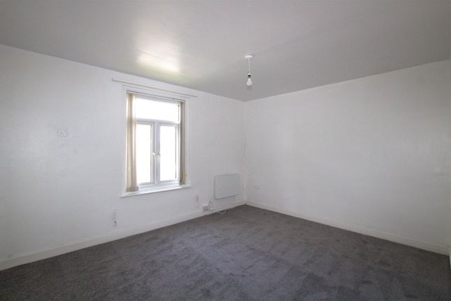 Front Bedroom.Jpg