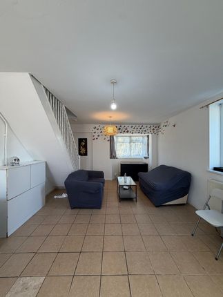 8, Fallow Close, CHIGWELL photo 4