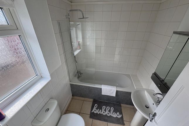 8, Jubilee Grove, Billingham photo 3