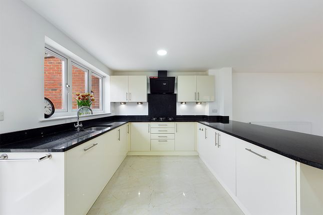 112a, Lime Grove, Ruislip photo 4