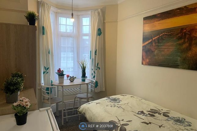 Thumbnail Room to rent in Grenoble Gardens, London