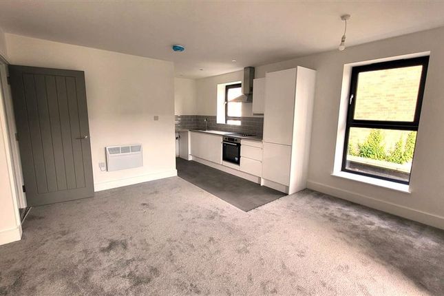 Flat to rent in Baker Street, Enfield