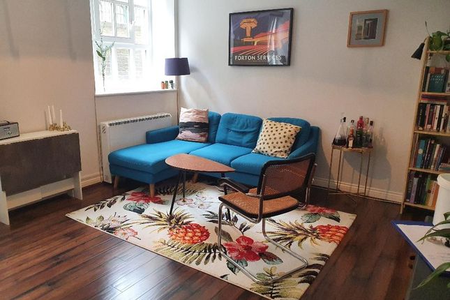 18, Riverside Court, Saltaire photo 2