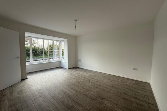 82, Laura Avenue, Nottingham photo 3