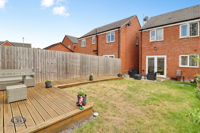 12, Teasel Close, Sandbach photo 4