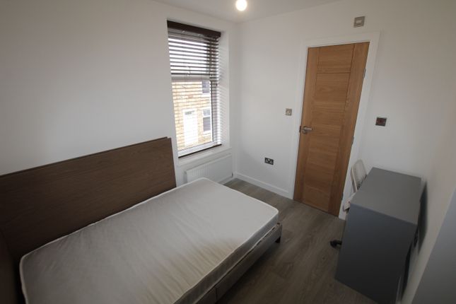 Room 4, 12, Lee Street, Accrington photo 2