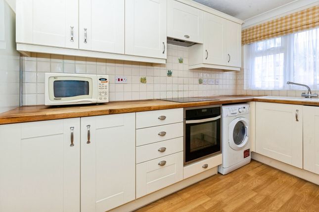 27, St Christophers Gardens, Ascot photo 4
