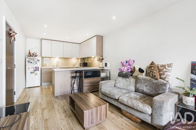Flat Flat 76, 14, Aerodrome Road, London photo 3