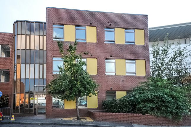 Thumbnail Flat to rent in Mendy Street, High Wycombe, Buckinghamshire