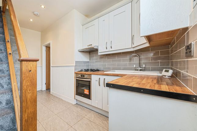 47, Deanhouse, Holmfirth photo 3