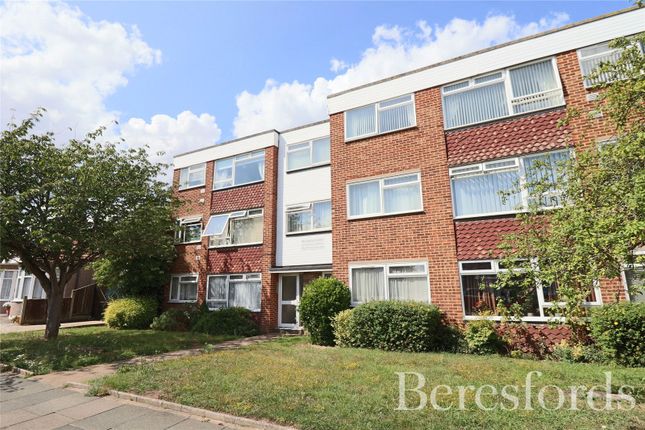 Flat for sale in Randall Drive, Hornchurch