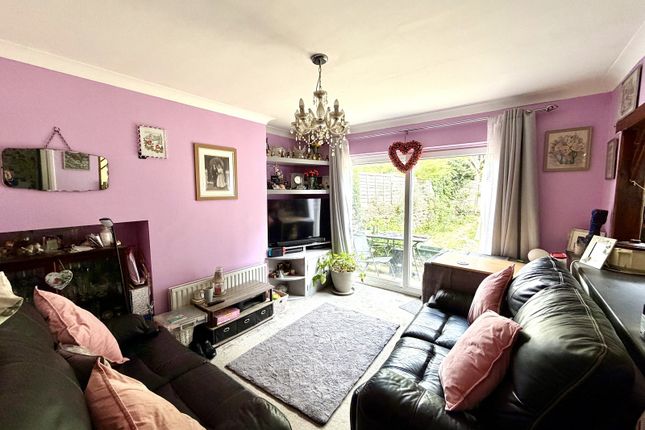 25, Moor Lane, Chessington photo 2