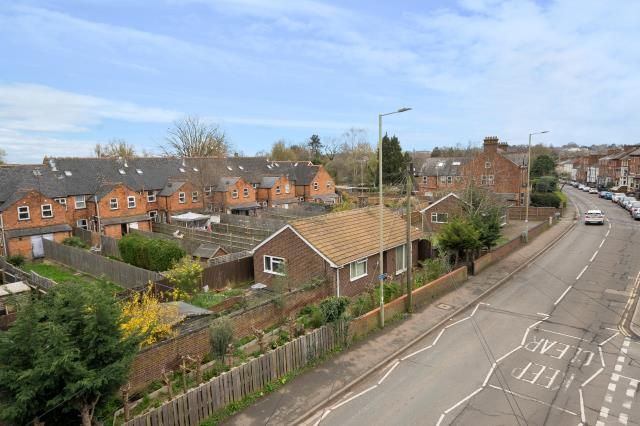 2-bed house on 86, Middleton Road, Banbury, £280,000
