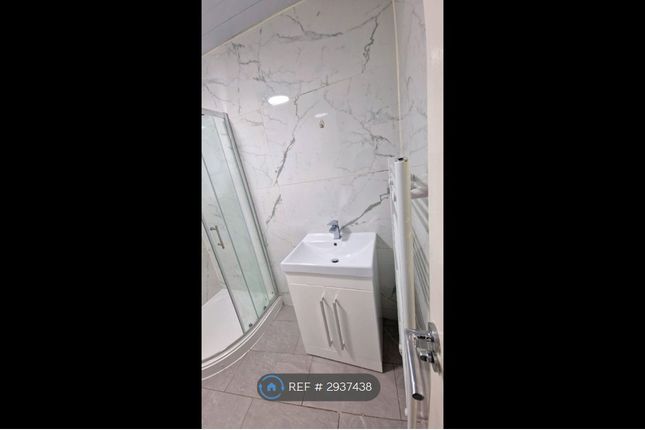 Studio flat on A Knifesmithgate, Chesterfield, £550/mo