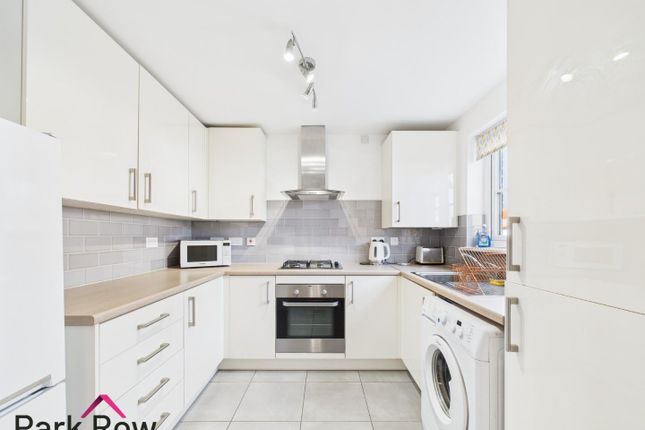 3, Orchard Way, Leeds photo 2
