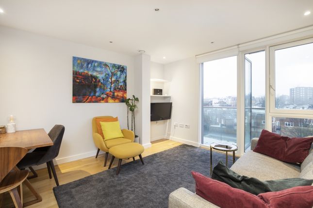 Flat to rent in Wiltshire Row, London