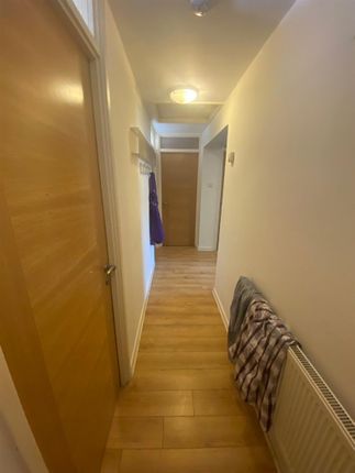 5 Foster Court, Foster Street, London photo 4