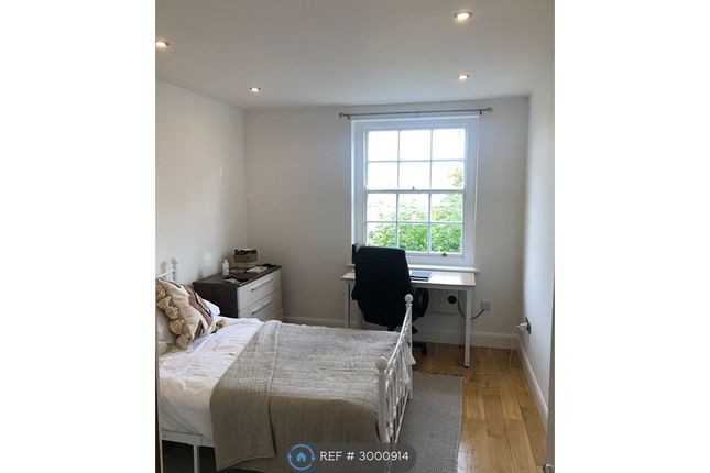 Flat, Bronwen Court Grove End Road, London photo 5
