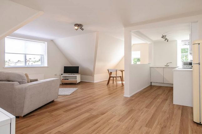 Thumbnail Flat to rent in Beaumont Road, Windsor