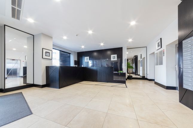 Flat to rent in Gateway Tower, 28 Western Gateway, Royal Victoria, London