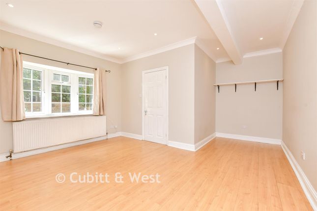 3, Woodcote Mews, Wallington photo 3
