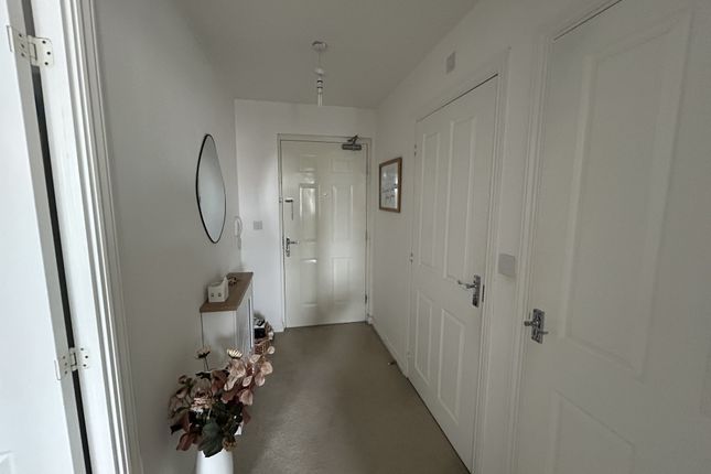 Lee Valley Close, Andover Hampshire photo 4