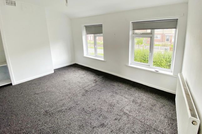Terraced house to rent in Owlet Road, Shipley